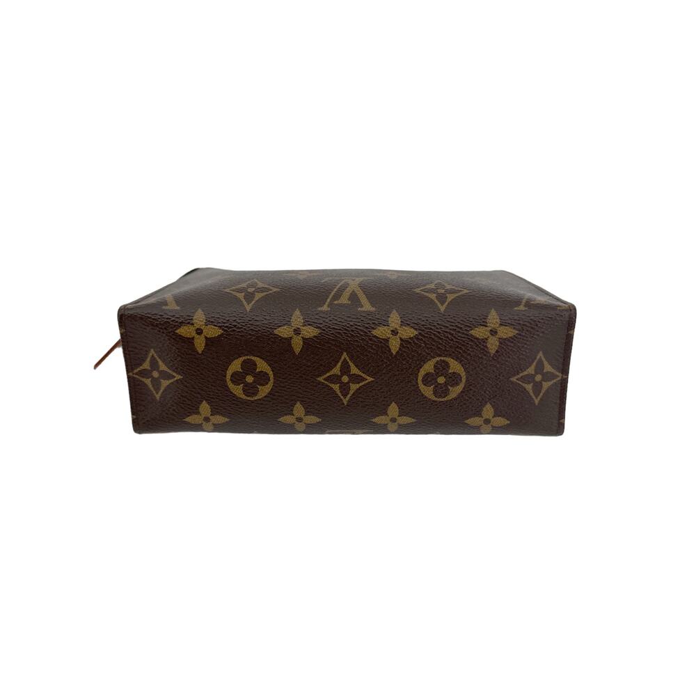 LOUIS VUITTON Monogram Toiletry Pouch 19 - Picture 5 of 16